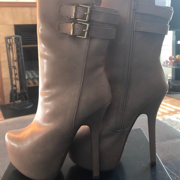 Platform booties - Picture 3 of 4